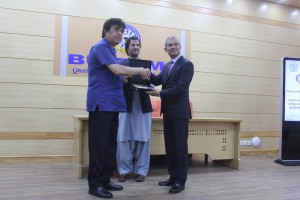 Vice Chancellor BUITEMS Ahmed Farooq Bazai giving away university shield to UNHCR Country Representative Indrika Ratwatte on Wednesday. © UNHCR/ H.Karem